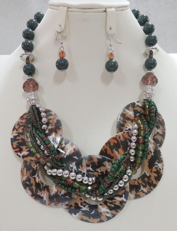 AK541 CMFG SHELL NECKLACE SET